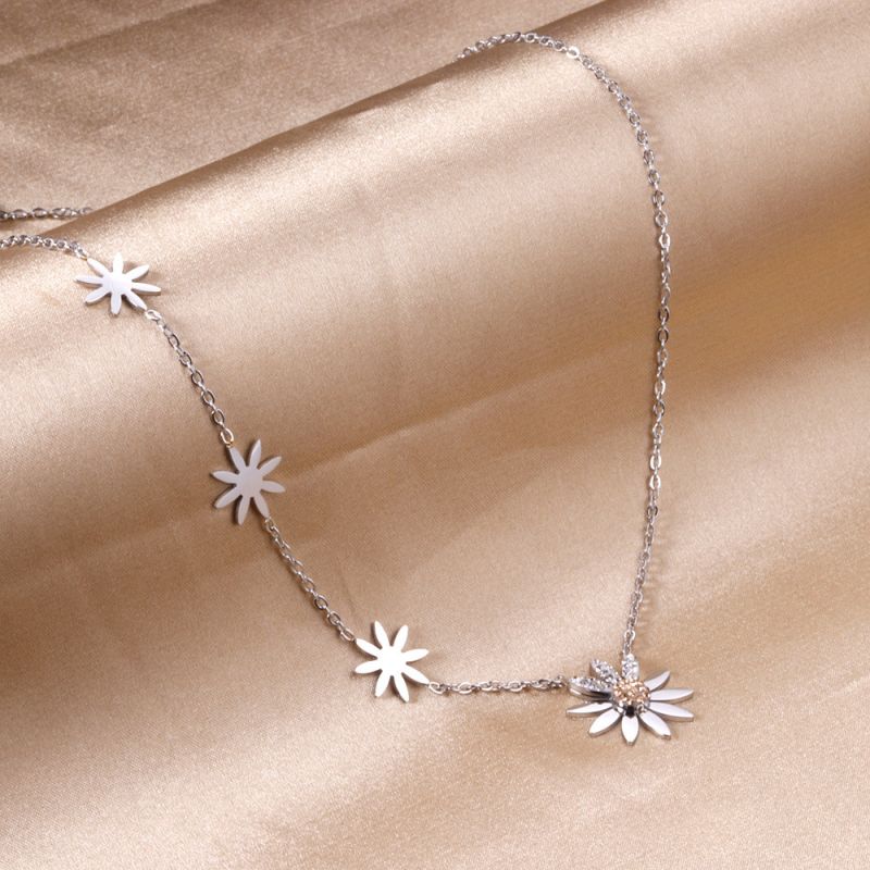 Daisy Necklace